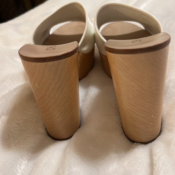 HP🎉🎉Chanel patent leather platform logo wedges - Picture 7 of 8